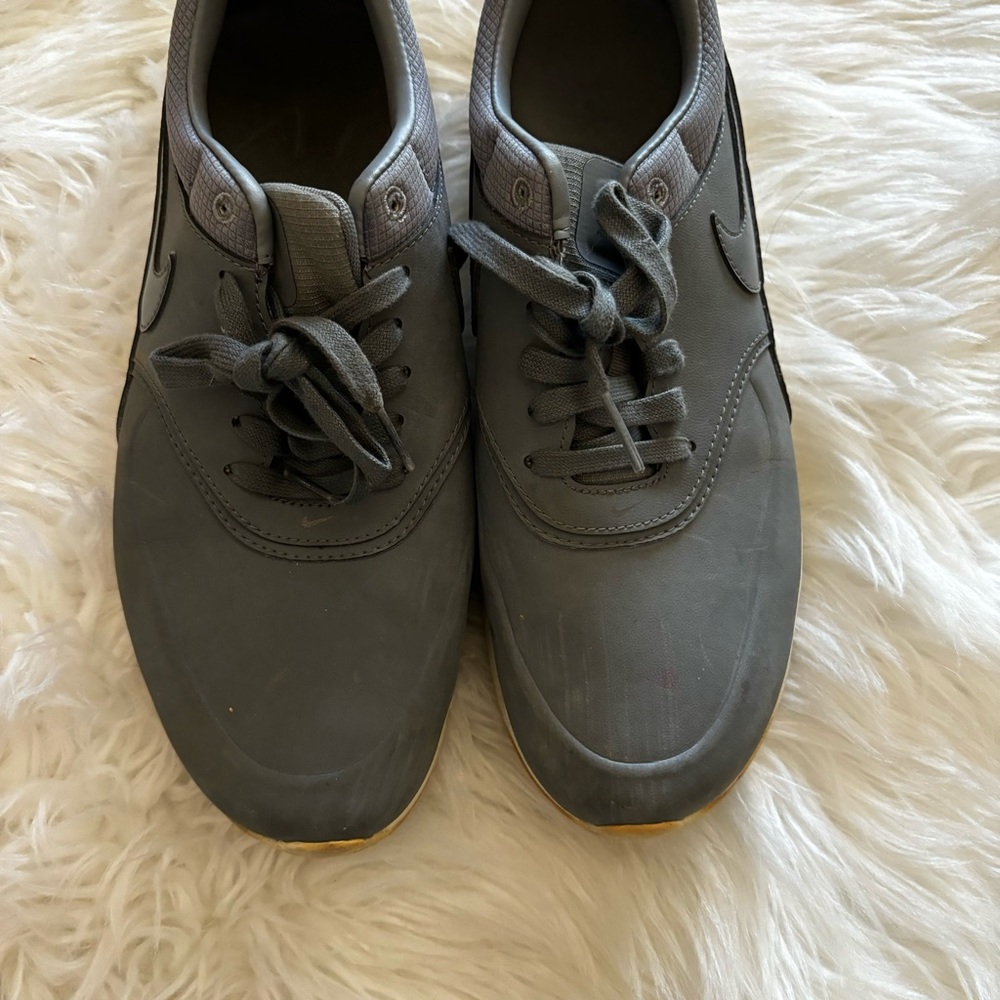 Nike Size 8.5 Trainers Sneakers in Gray